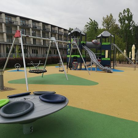 Holiday Inn Resort Warsaw Jozefow By Ihg Extérieur photo