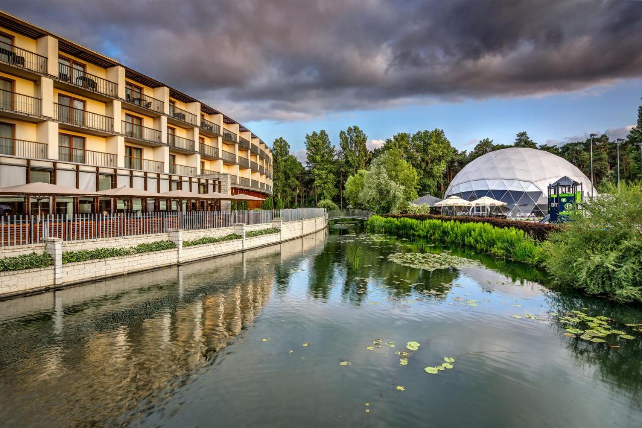 Holiday Inn Resort Warsaw Jozefow By Ihg Extérieur photo