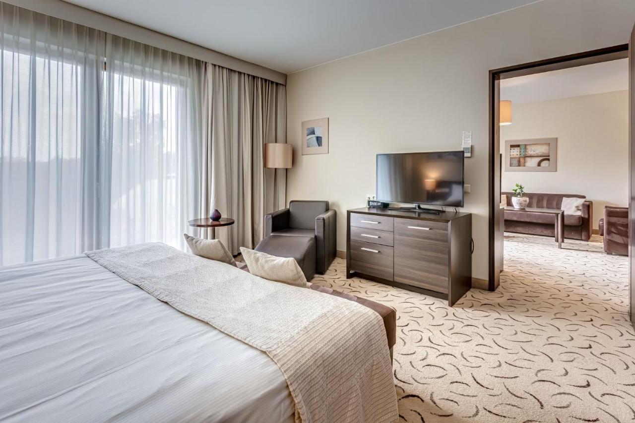 Holiday Inn Resort Warsaw Jozefow By Ihg Extérieur photo
