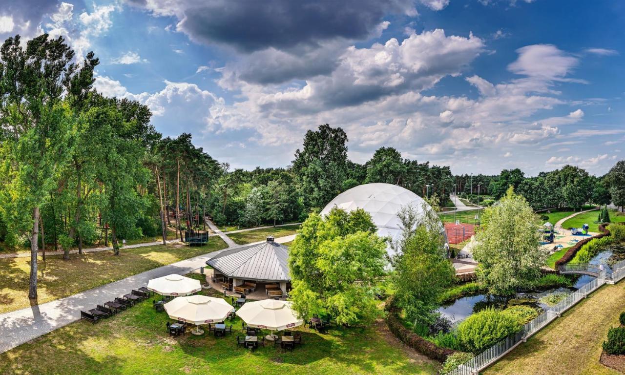 Holiday Inn Resort Warsaw Jozefow By Ihg Extérieur photo
