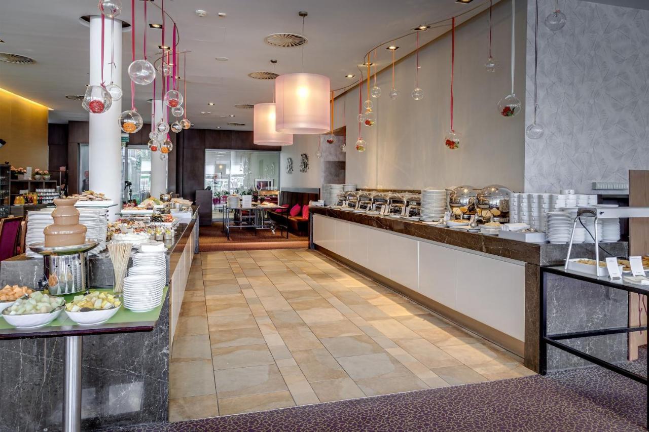 Holiday Inn Resort Warsaw Jozefow By Ihg Extérieur photo