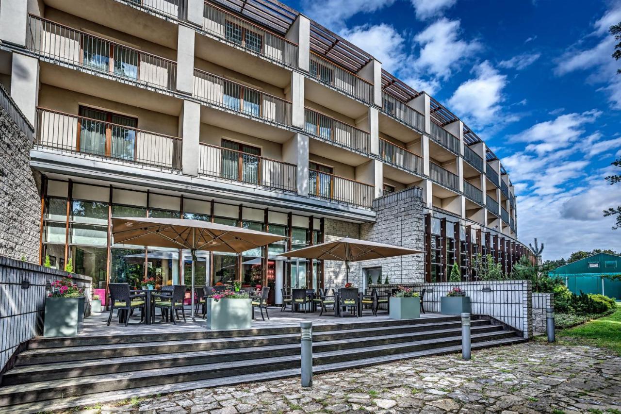 Holiday Inn Resort Warsaw Jozefow By Ihg Extérieur photo