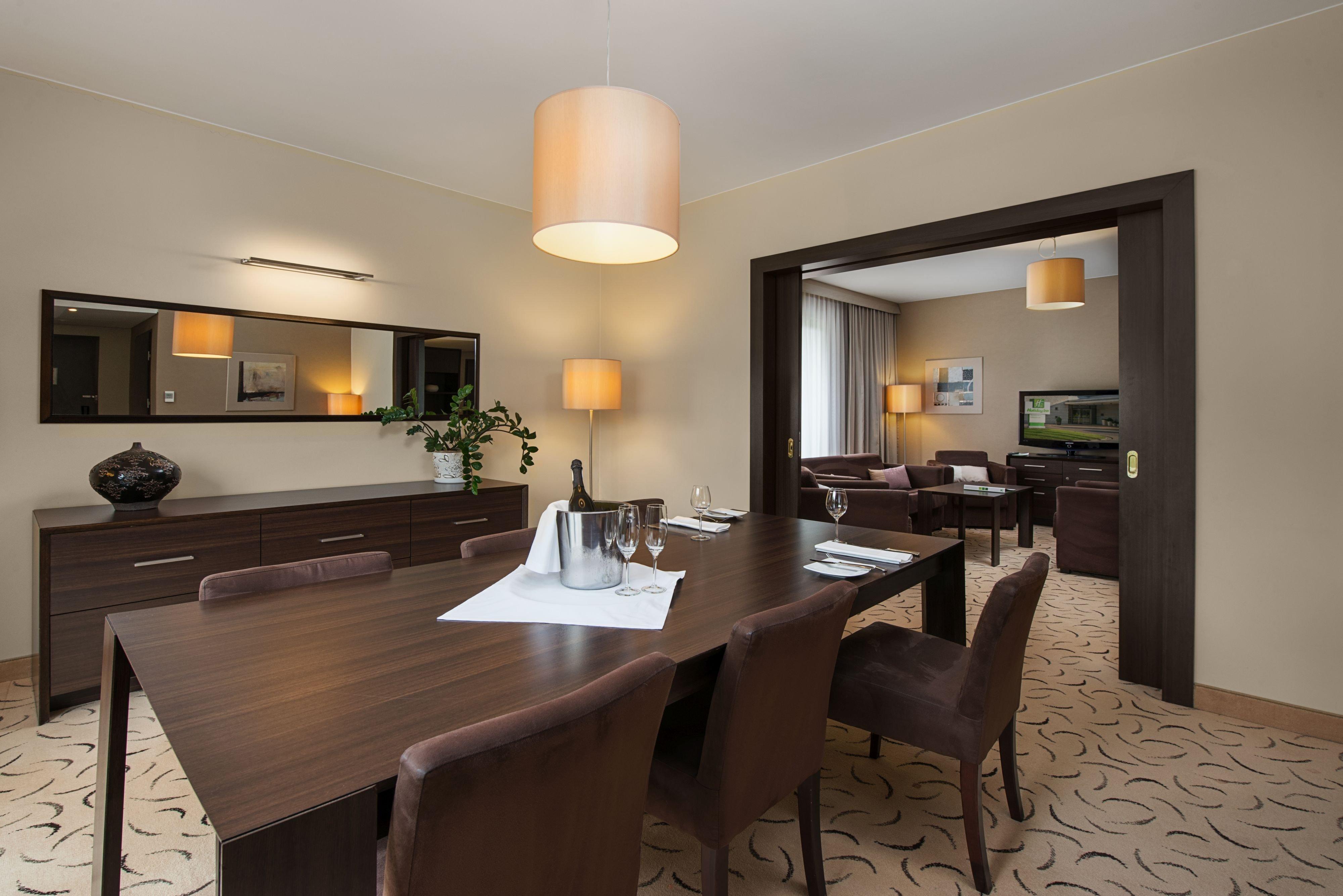 Holiday Inn Resort Warsaw Jozefow By Ihg Extérieur photo