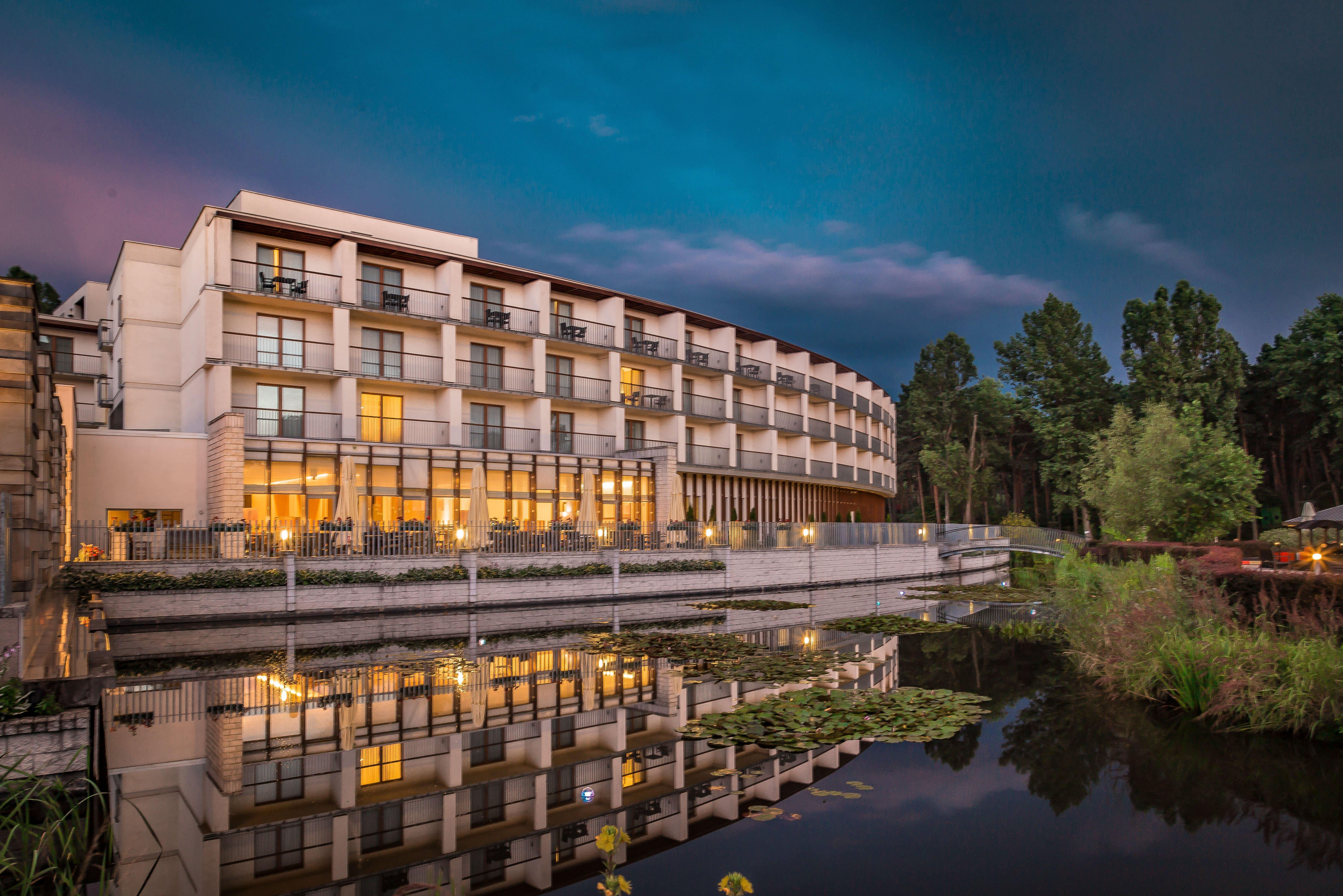 Holiday Inn Resort Warsaw Jozefow By Ihg Extérieur photo